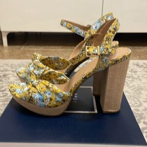 Kaari Blue™ Ronni Sandals Yellow Floral Print.